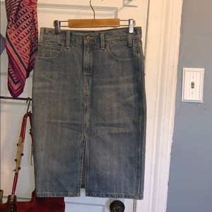 Mid thigh, high waisted levis jeans skirt